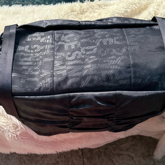 Lululemon Athletica Bon Voyage Bag with Manifesto Print - Picture 3 of 14